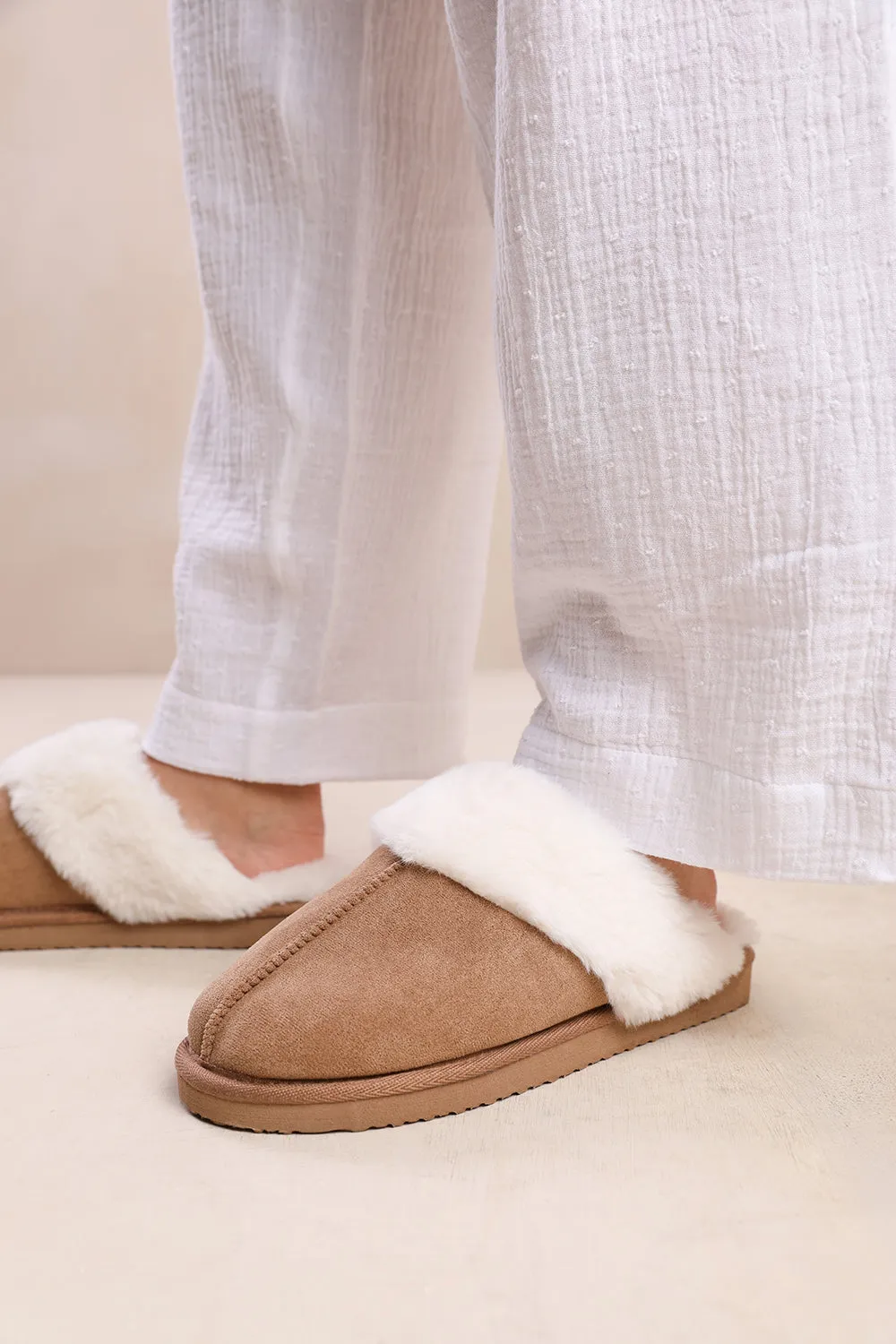 LOUNGE SLIP ON SLIPPERS WITH FUR TRIM IN CAMEL SUEDE