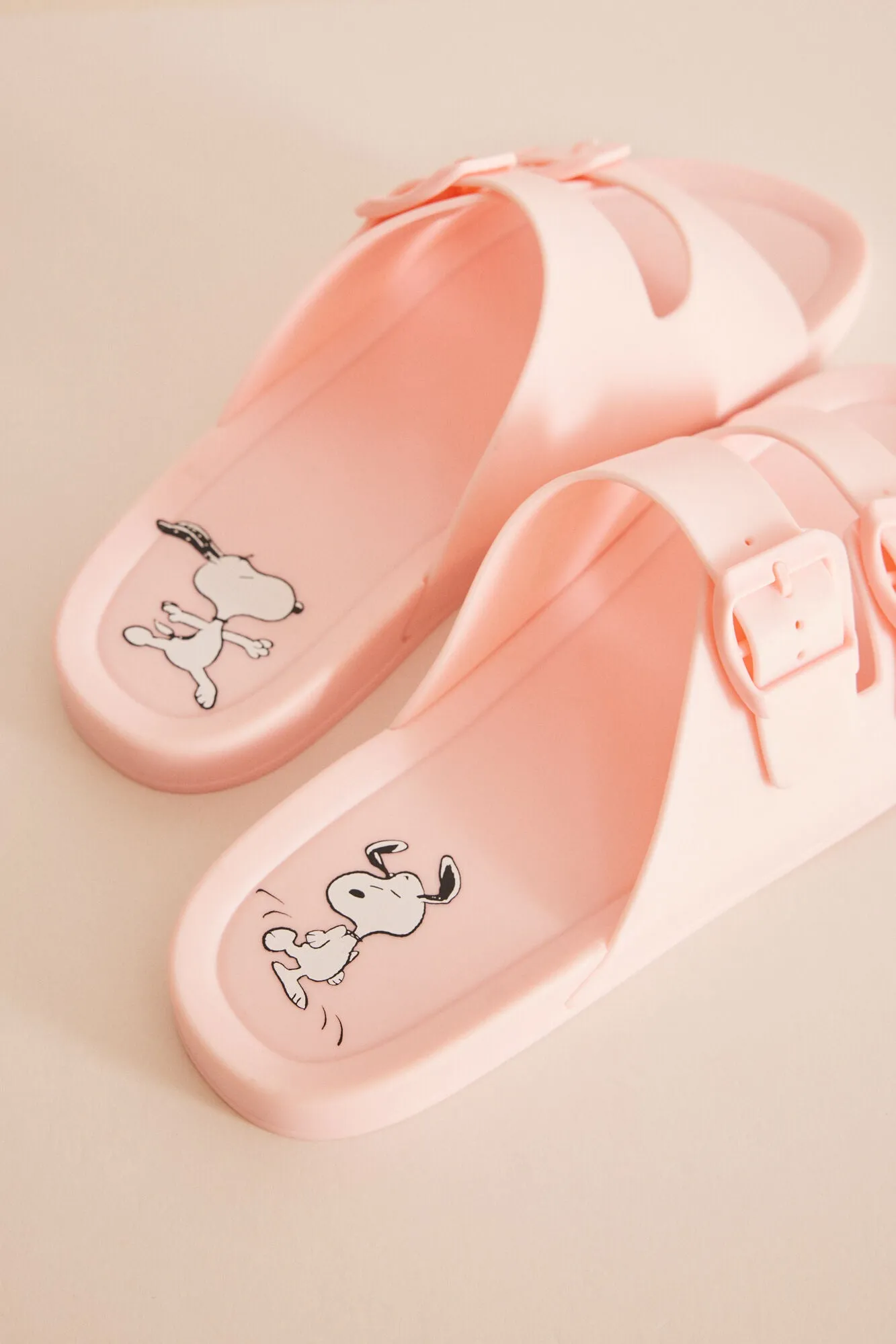 Pink Snoopy injected sandals